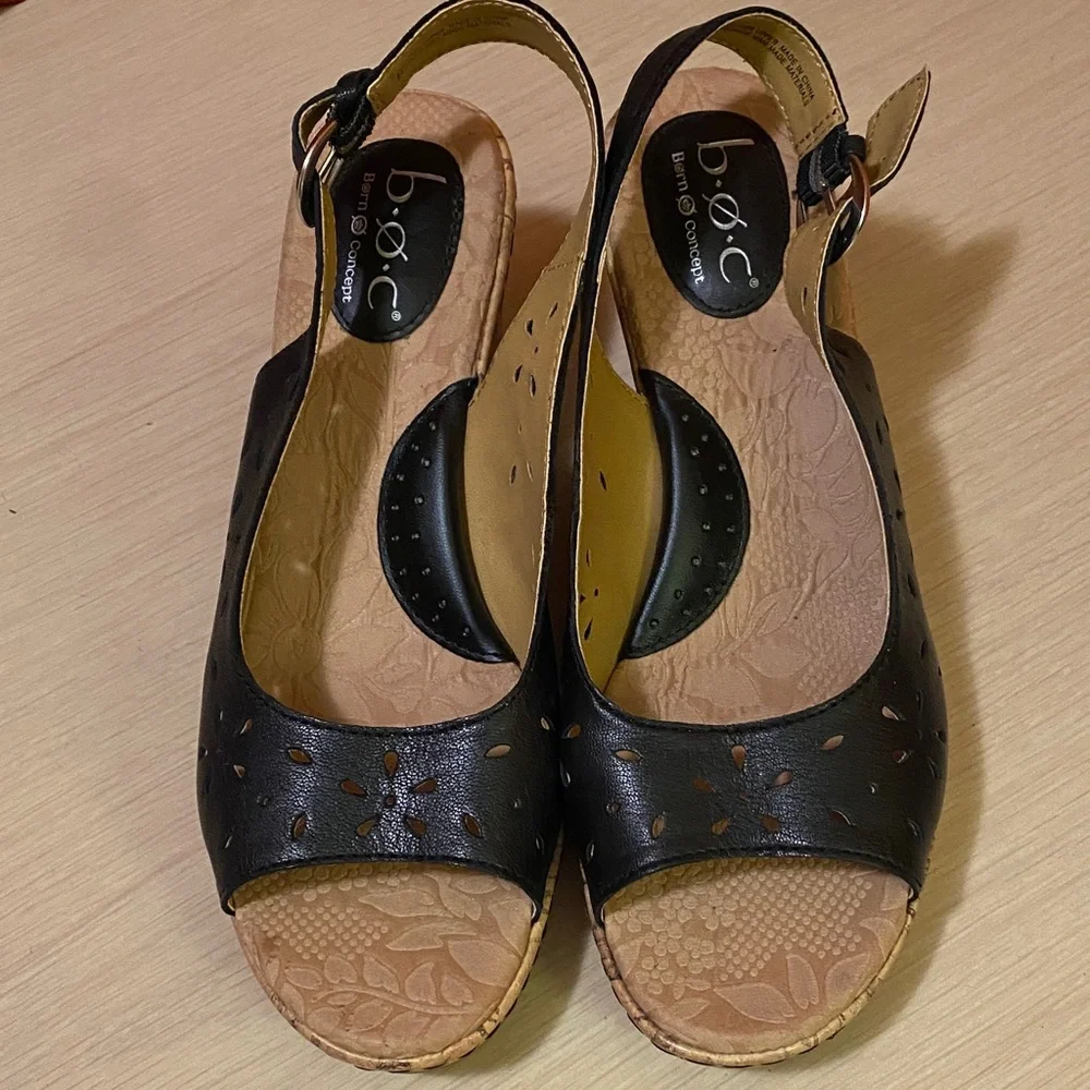 BOC  Size 9M Leather Black and Tan Cut-Out Wedges